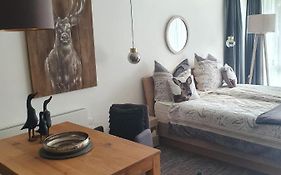 Maurers Schlierseetraum 6, Studio 455 mit 42 qm neu renoviert, Erdgeschoss mit Terrasse in ruhiger Lage am Kirchbichlweg 8